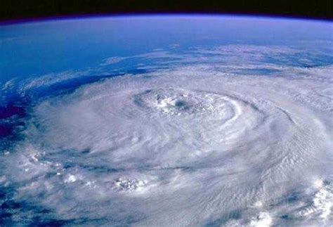 台风风力最大的部位是台风眼吗，风眼墙即云墙区(台风眼周围云墙) — 久久经验网
