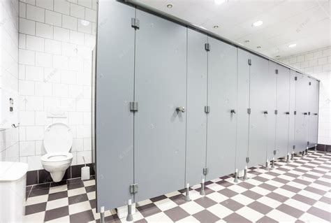 日本顶级设计大师们推出的网红公厕什么样？东京涩谷透明厕所人们争着上！设计_头条君设计作品--致设计