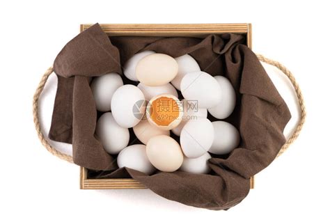 可以看到新鲜的蛋黄在一个木箱顶视图食物背景天然高清图片下载-正版图片506712023-摄图网