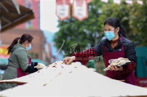 贵州江口：传统豆腐干热销-人民图片网