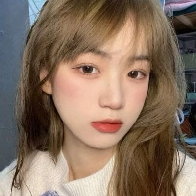 又酷又甜美女生头像