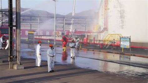 南宁武鸣区一油罐车燃起数米高火焰，车内装载甲醇-桂林生活网新闻中心