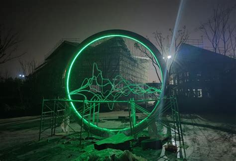 不锈钢水景圆环雕塑_创意喷雾发光效果-雕塑风