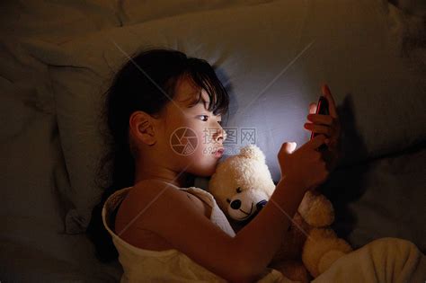 女性深夜睡眠高清图片下载-正版图片501351147-摄图网