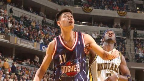 16年前姚明迎来NBA首秀 你知道那个开始有多难吗？_体育_腾讯网