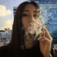 非主流头像抽烟美女