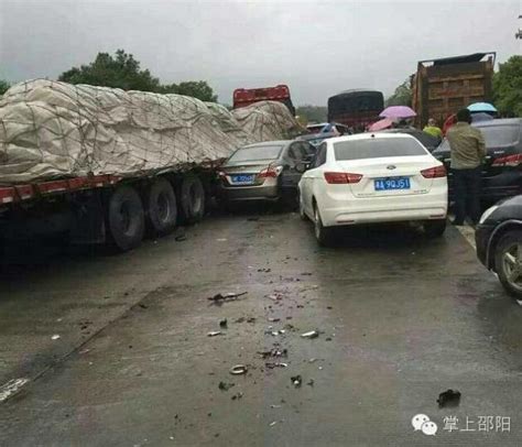黑龙江哈绥高速发生多车连撞事故 数十台车辆受损_新闻中心_中国网