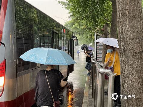 大风暴雨雷电三预警生效中！北京再迎降雨 不利晚高峰出行-天气图集-中国天气网
