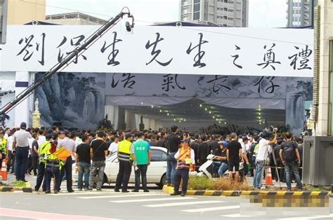 台湾一老大出殡，3000人送行，600警察护卫 - 知乎