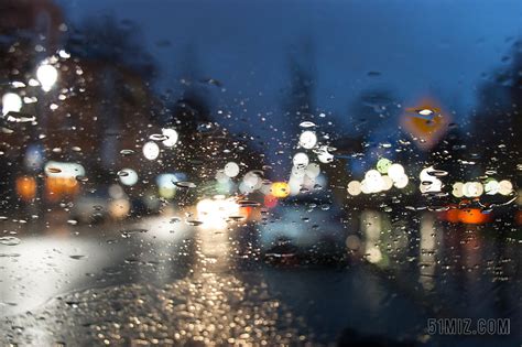 城市雨景、唯美雨夜、下雨夜景、雨伞雨滴视频素材,延时摄影视频素材下载,高清1920X1080视频素材下载,凌点视频素材网,编号:605458