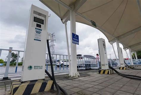 宜宾首个！高速服务区充电站来了！16台充电桩，位置在…_宜宾_新闻中心_长江网_cjn.cn