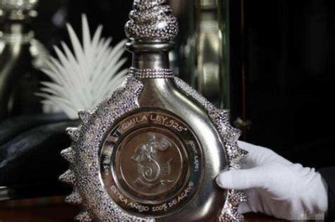 世界上最贵的5瓶香槟：第一瓶售价达千万镶嵌19克拉钻石(2)_巴拉排行榜
