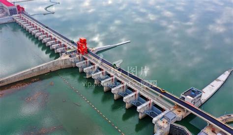 中国电建市政建设集团有限公司 工程动态 绩溪项目坝顶交通桥贯通
