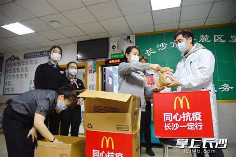 北京麦当劳向坚守一线抗疫工作者送上暖心餐食_北晚在线