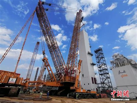 中国石化4000吨级履带式起重机沙特显身手
