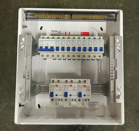 pz30配电箱之内部元器件 - 乐清市锋锋电气有限公司