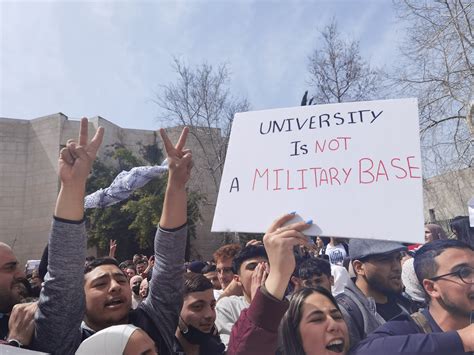 斋月临近以色列暴力再起，希伯来大学巴以学生爆发敌对抗议_手机新浪网