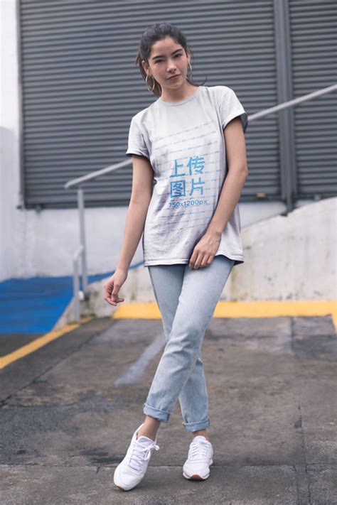 服装样机_女士T恤服装设计模特上身效果图样机合集-XD素材中文网