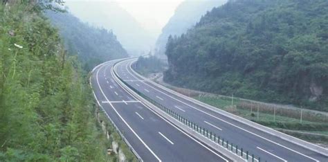贵州黔东南高速公路自然风光高清图片下载-正版图片501610928-摄图网