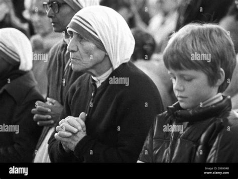 Oslo 19791209. Mother Teresa in Prayer during Sunday