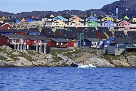 在格陵兰岛 做事情要看准房屋的颜色_乌玛纳克