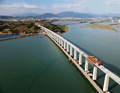 中国首条跨海高铁重点工程福建湄洲湾跨海大桥合龙 - 图说世界 - 龙腾网