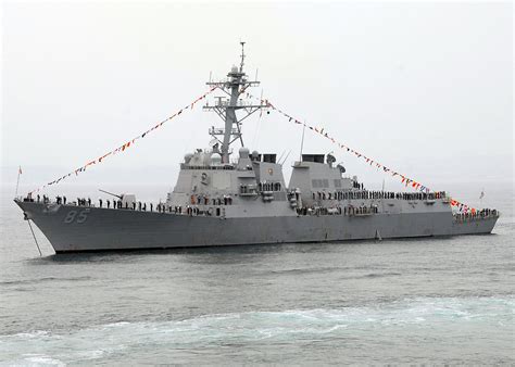美国海军阿利伯克级驱逐舰迪凯特号驶离圣迭戈__财经头条