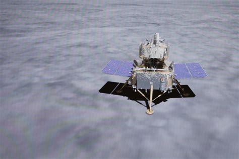 看！这是嫦娥五号落月后拍下的月面照片_京报网