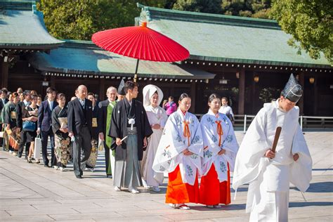 人靠衣裳马靠鞍，日本神社的神主所穿着的服装包含怎样的秘密？_凤凰网