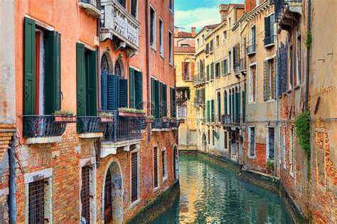 在意大利威尼斯的老房子里有小运河高清图片下载-正版图片320905365-摄图网