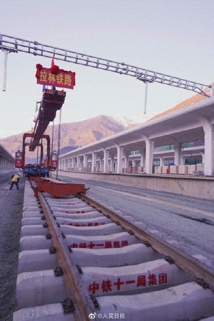 川藏铁路拉萨至林芝段铺架至山南市桑日车站