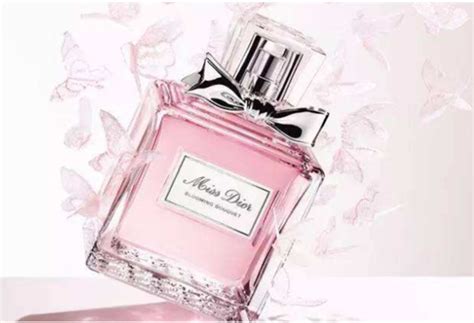 女人必买的经典香水排行榜：迪奥小姐上榜，第九的香味高级 - 奢侈品