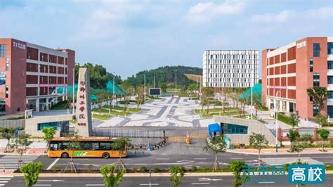 泛北建设承建的柳州工学院北校区正式启用，为祖国母亲献礼！_泛北建设股份有限公司