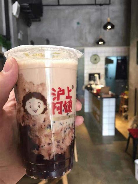 上新白金茶，升级新定位，沪上阿姨明年要开到7000店！-FoodTalks全球食品资讯