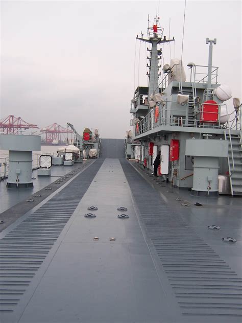 国产新一代通用登陆艇上舰 国产两栖攻击舰迎来好帮手_登陆工具_装备_美国海军