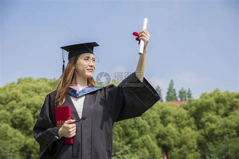 女学生大学毕业了高清图片下载-正版图片500909323-摄图网