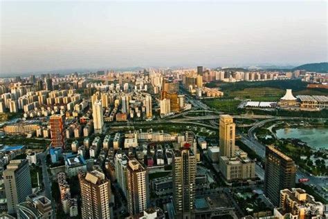 中国一二线城市房地产市场格局/百强房企市占率