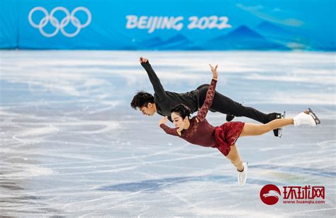 北京冬奥会花样滑冰双人滑项目训练在首都体育馆进行