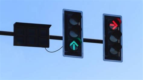 红绿灯不再读秒，是否能提高通行效率？车主：罚款更多而已_腾讯视频