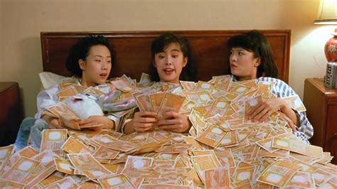 打工女孩深夜加班后，捡到大量钞票，开心得铺满整张床_电影_高清1080P在线观看平台_腾讯视频