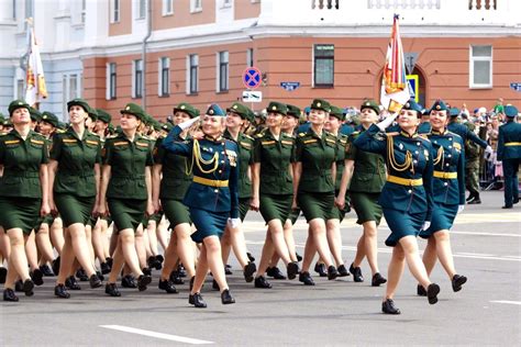 俄罗斯女兵选美大赛, 选出最美和战斗力最强的姑娘|女兵|姑娘|俄罗斯_新浪新闻