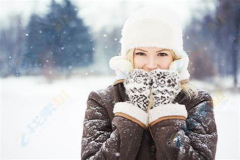 冬季服装打扮女子高清图片下载-找素材