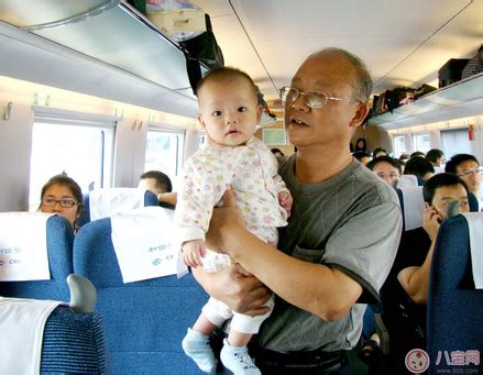 一个人怎么带两个月的宝宝坐高铁 一个人带宝宝坐高铁准备的物品清单 _八宝网