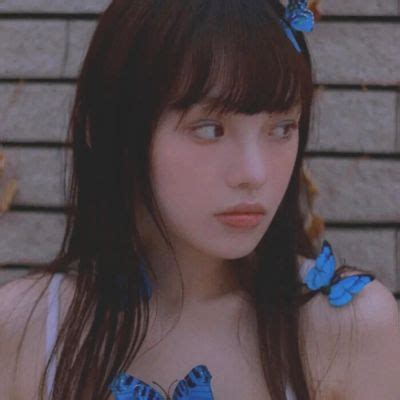 蝴蝶女生头像真人温柔