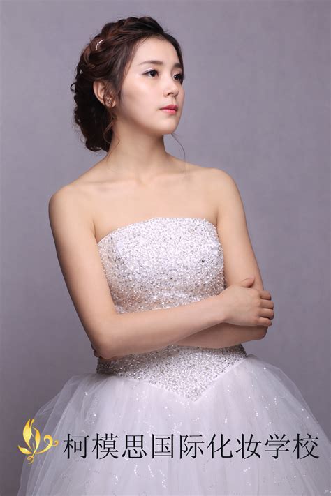 夏季仙女风新娘发型 可盐可甜时髦百变_新娘发型 - 美发站