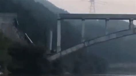 广西贺州步头大桥桥面坍塌，官方通报未造成人员伤亡_凤凰网视频_凤凰网