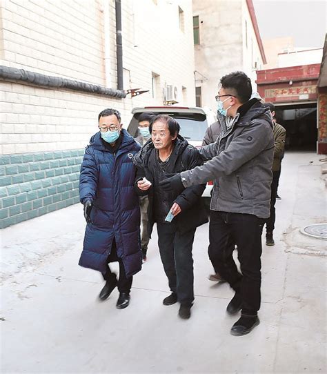 20年前的奸杀案破了！51岁嫌疑人在南京落网，指认现场时他磕头痛哭
