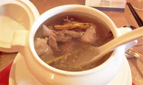 河南商丘的一种美食奇葩的汤，叫做饣它(sha)汤它到底是啥汤？|河南商丘|骨汤|胡辣汤_新浪新闻