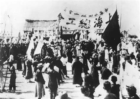 如图，1925年5月份的一次惨案发生后，北京学生举行了大游行，惨案沉重打... #511206-文史知识-知识百科-33IQ