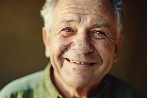 慈祥微笑的老人高清图片下载-正版图片600583844-摄图网